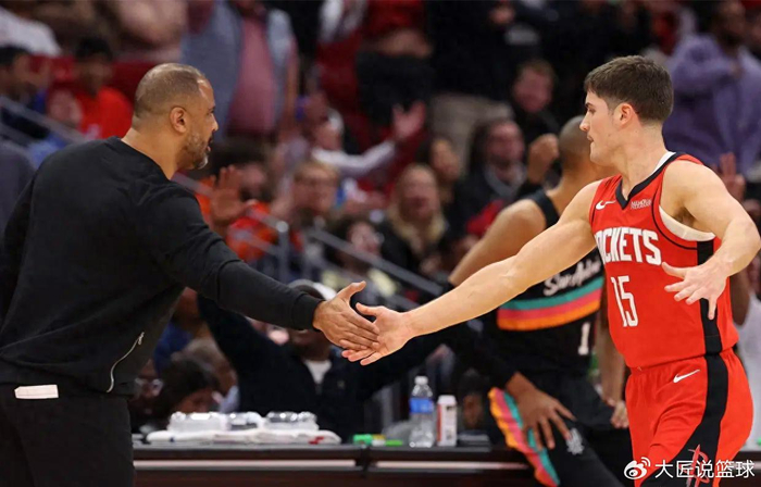 开云下载-谢泼德征服乌度卡！轰18分携手KD拯救申京 3大理由让他值得被重用|火箭|凯文·杜兰特|艾米-乌度卡|休斯敦火箭队|费城76人队_新浪体育_新浪新闻